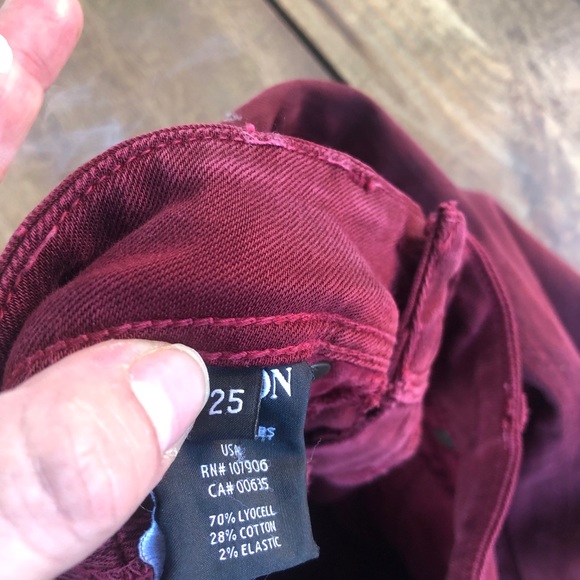 Hudson jeans. Very flattering - Picture 2 of 2